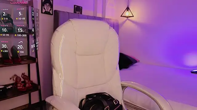 Miller Vanessa  online show from 10-13-25, 08:21