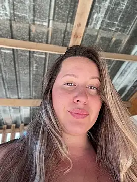 Snapshot of Mona_Plus chatting on 04-15-26, 09:04 Mona Plus online show from 04-15-26, 09:04