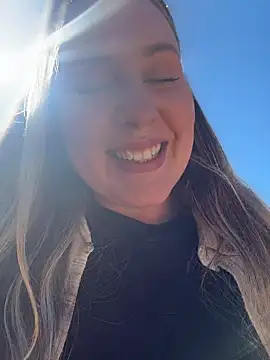 Snapshot of Mona_Plus chatting on 03-22-26, 09:44 Mona Plus online show from 03-22-26, 09:44