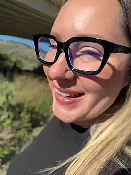 Snapshot of Mona_Plus chatting on 03-17-26, 09:56 Mona Plus online show from 03-17-26, 09:56