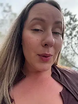 Snapshot of Mona_Plus chatting on 03-20-26, 09:43 Mona Plus online show from 03-20-26, 09:43