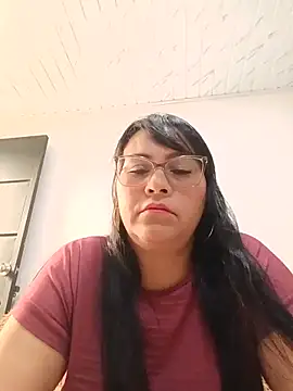 Snapshot of promiscuous-indecent-momm chatting on 05-15-26, 01:20 promiscuous-indecent-momm online show from 05-15-26, 01:20