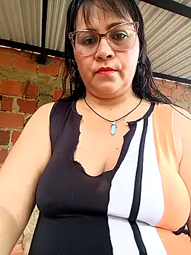 Snapshot of promiscuous-indecent-momm chatting on 04-17-26, 02:31 promiscuous-indecent-momm online show from 04-17-26, 02:31