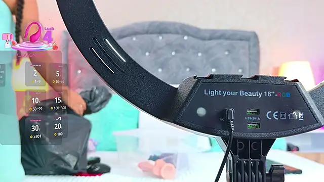 Snapshot of YesyHills chatting on 12-20-25, 11:24 YesyHills online show from 12-20-25, 11:24