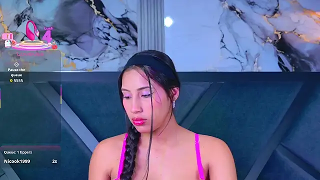 Snapshot of YesyHills chatting on 09-30-25, 07:09 YesyHills online show from 09-30-25, 07:09