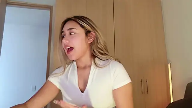 Hornyholly   online show from 05-29-26, 05:08