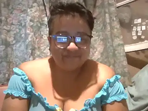 Snapshot of erinadarling79 chatting on 02-18-25, 11:52 erinadarling79 online show from 02-18-25, 11:52