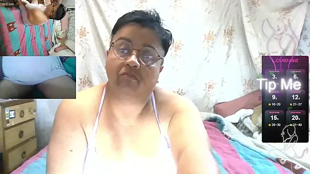 Snapshot of erinadarling79 chatting on 09-18-25, 09:18 erinadarling79 online show from 09-18-25, 09:18