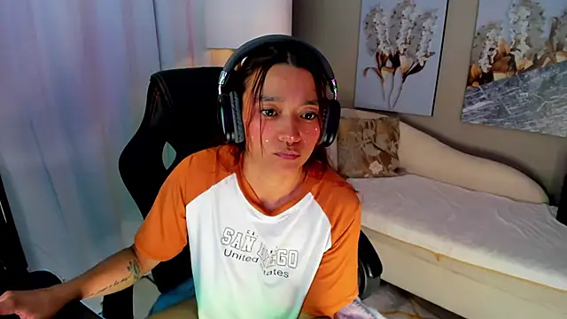 charlotte bluee online show from 06-12-26, 02:31