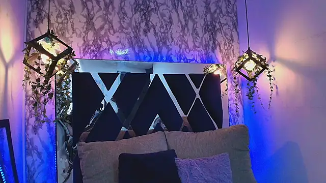 charlotte bluee online show from 11-07-25, 06:23