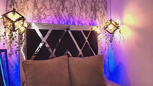 charlotte bluee online show from 11-14-25, 06:44