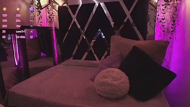 charlotte bluee online show from 09-15-25, 06:52