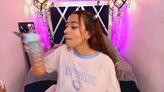 charlotte bluee online show from 11-08-25, 04:10