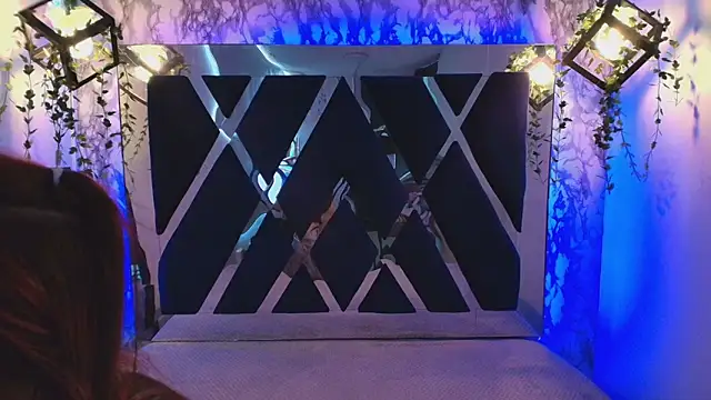 charlotte bluee online show from 11-18-25, 06:44