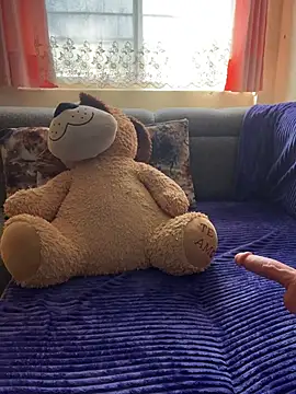 ZafiroKlein online show from 04-14-26, 08:47