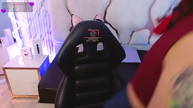 kristen tay online show from 12-23-25, 03:28