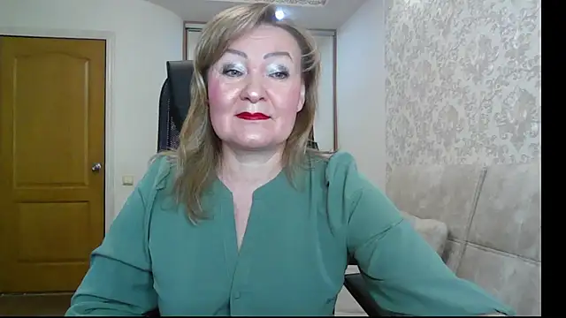 Victoria secrets  online show from 10-15-25, 06:22