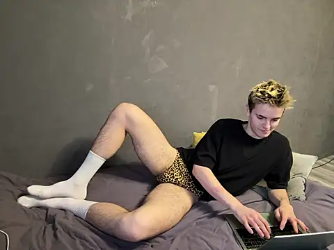 Snapshot of EdwinBlaze chatting on 02-14-25, 11:21 EdwinBlaze online show from 02-14-25, 11:21