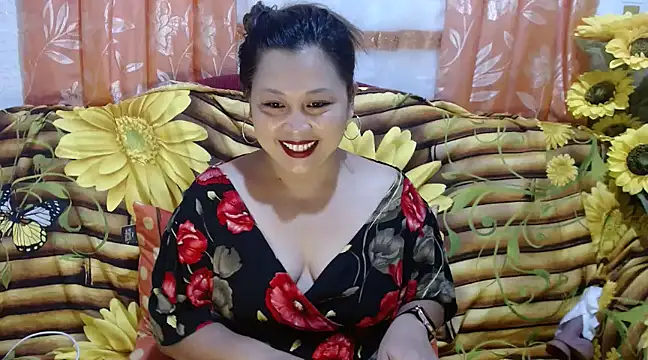 Snapshot of UrSweetClassyPinay chatting on 12-23-24, 10:42 UrSweetClassyPinay online show from 12-23-24, 10:42