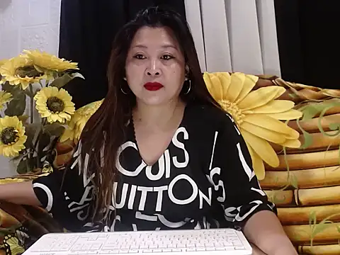 Snapshot of UrSweetClassyPinay chatting on 06-06-26, 06:24 UrSweetClassyPinay online show from 06-06-26, 06:24