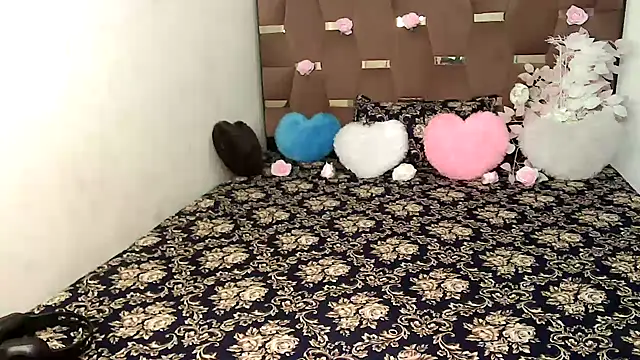 Snapshot of megancatluna chatting on 10-22-25, 05:40 megancatluna online show from 10-22-25, 05:40