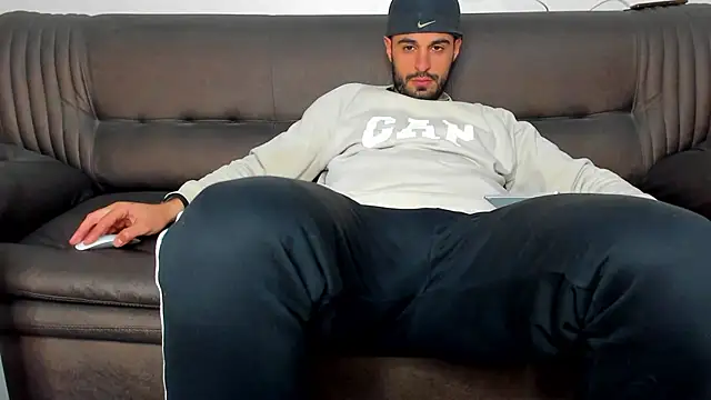 Snapshot of sexyhotmusclesforyou1 chatting on 03-15-25, 11:28 sexyhotmusclesforyou1 online show from 03-15-25, 11:28