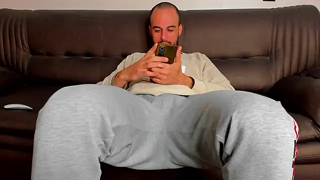 Snapshot of sexyhotmusclesforyou1 chatting on 03-02-25, 12:14 sexyhotmusclesforyou1 online show from 03-02-25, 12:14