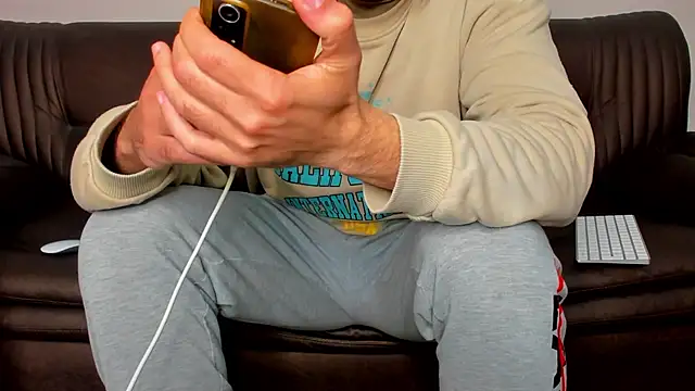 Snapshot of sexyhotmusclesforyou1 chatting on 03-17-25, 10:29 sexyhotmusclesforyou1 online show from 03-17-25, 10:29