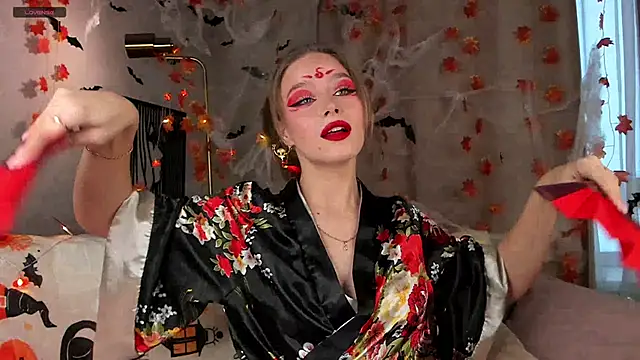 TaiteBayles online show from 10-28-25, 02:34