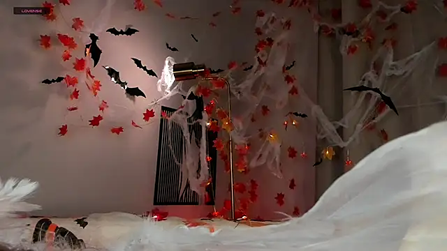 TaiteBayles online show from 10-31-25, 01:24