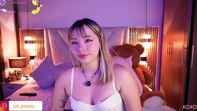 Snapshot of Julieta_priv chatting on 02-28-26, 02:28 Julieta priv online show from 02-28-26, 02:28