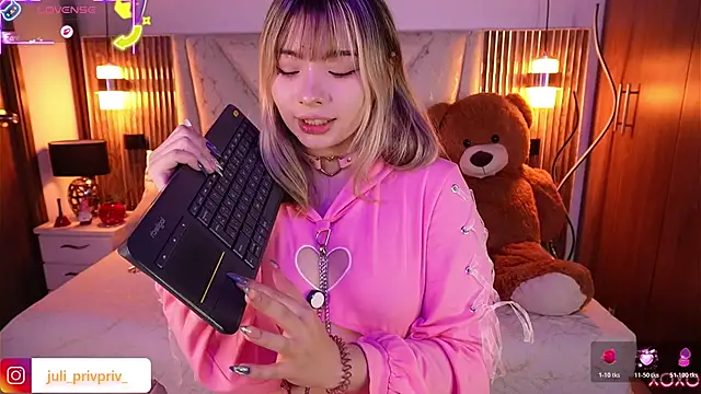 Snapshot of Julieta_priv chatting on 02-21-26, 01:35 Julieta priv online show from 02-21-26, 01:35