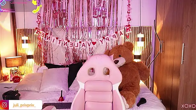 Snapshot of Julieta_priv chatting on 02-16-26, 02:37 Julieta priv online show from 02-16-26, 02:37