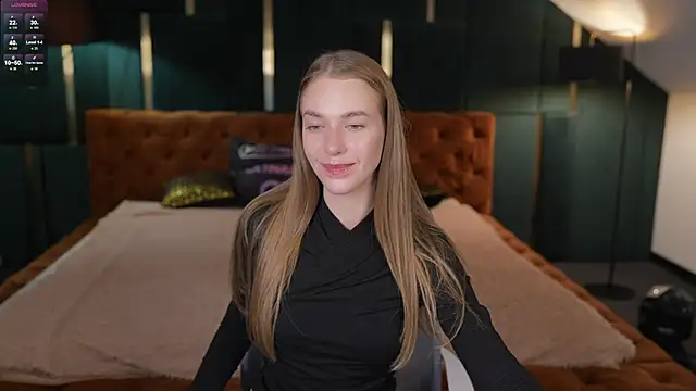 Layla Sweet  online show from 10-15-25, 10:40