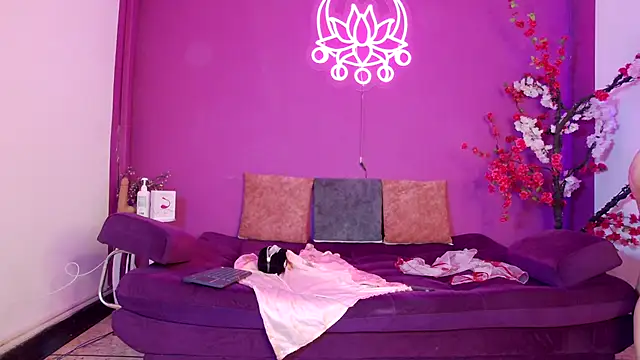 Arii moon online show from 11-17-25, 08:24