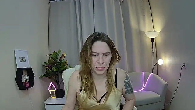 TessaDaybreak online show from 03-11-26, 09:03