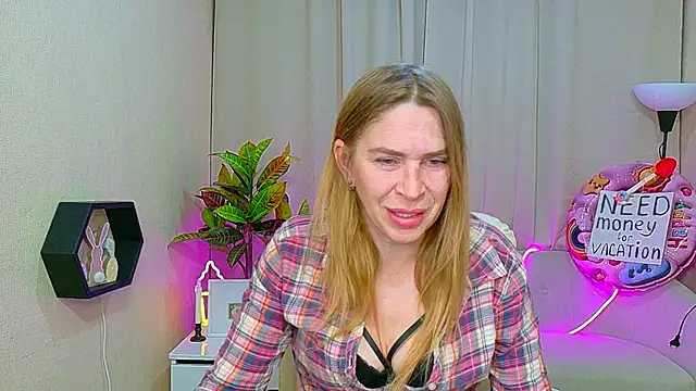 Snapshot of TessaDaybreak chatting on 05-26-26, 06:44 TessaDaybreak online show from 05-26-26, 06:44