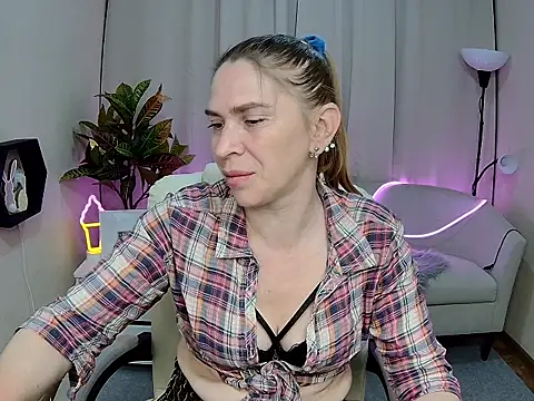 Snapshot of TessaDaybreak chatting on 05-14-26, 12:24 TessaDaybreak online show from 05-14-26, 12:24