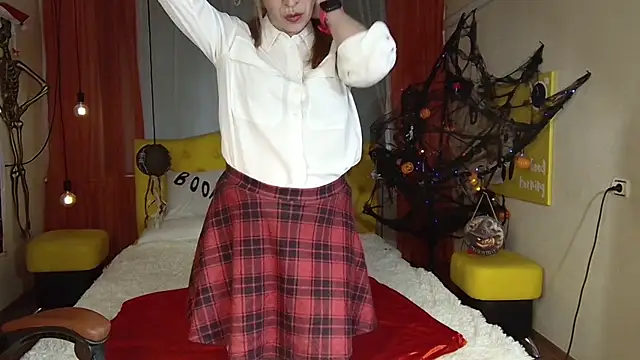 TessaDaybreak online show from 10-15-25, 07:49