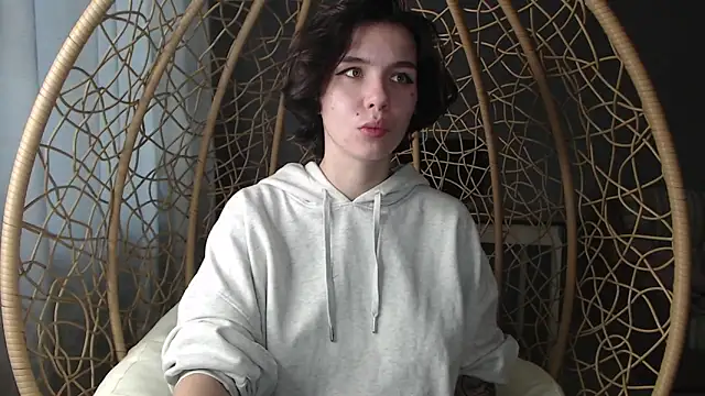 Snapshot of Anna-Sun chatting on 10-01-25, 03:27 Anna-Sun online show from 10-01-25, 03:27