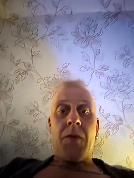 Snapshot of Teemu chatting on 11-08-25, 02:20 Teemu online show from 11-08-25, 02:20