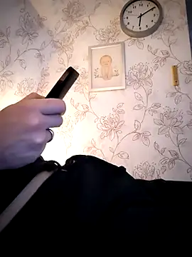 Snapshot of Teemu chatting on 11-05-25, 04:10 Teemu online show from 11-05-25, 04:10