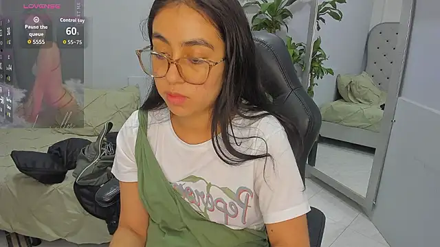 Snapshot of lucelly_15 chatting on 03-09-26, 11:58 lucelly 15 online show from 03-09-26, 11:58