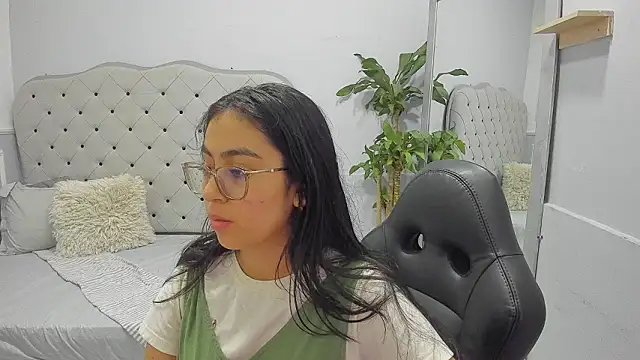 Snapshot of lucelly_15 chatting on 02-18-26, 11:39 lucelly 15 online show from 02-18-26, 11:39