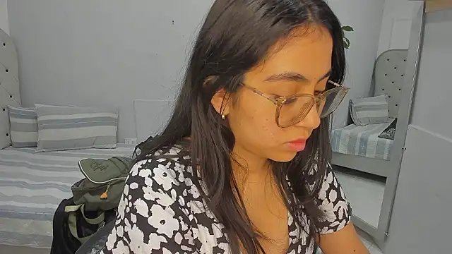 Snapshot of lucelly_15 chatting on 03-11-26, 11:48 lucelly 15 online show from 03-11-26, 11:48