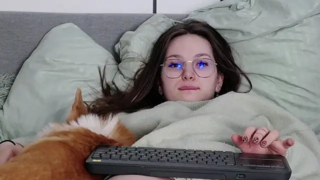 Snapshot of -Amora chatting on 04-07-26, 11:12 -Amora online show from 04-07-26, 11:12