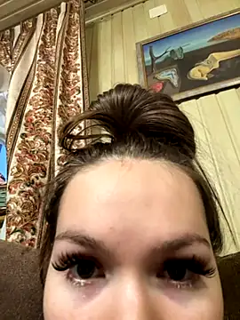 Snapshot of -Amora chatting on 12-01-25, 12:17 -Amora online show from 12-01-25, 12:17