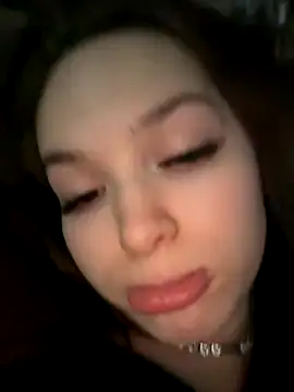 Snapshot of -Amora chatting on 11-13-25, 12:31 -Amora online show from 11-13-25, 12:31