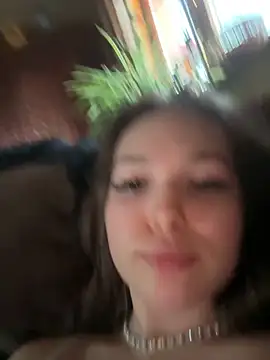 Snapshot of -Amora chatting on 11-11-25, 12:22 -Amora online show from 11-11-25, 12:22