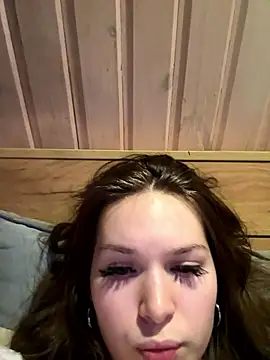 Snapshot of -Amora chatting on 01-13-26, 12:31 -Amora online show from 01-13-26, 12:31